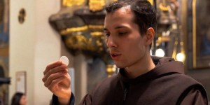 De la science au monastère : le parcours inattendu de frère Filip