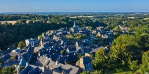 Quand la “guerre scolaire” dérape : un maire breton poussé à la démission