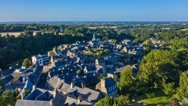 Moncontour-bretagne-shutterstock