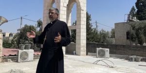 “Dieu souffre avec nous” : le cri du père Khoury, curé en Cisjordanie