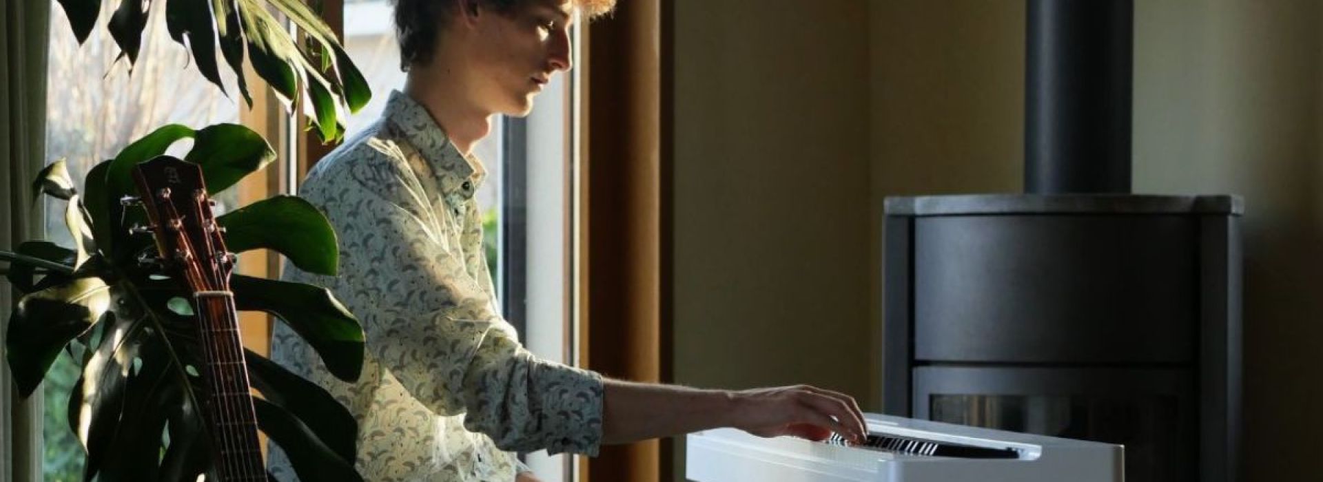 Raphaël Nibart partage avec originalité depuis octobre 2025 sa passion pour la théorie musicale sur Instagram.