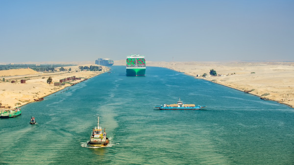 canal-de-suez-shutterstock
