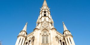 À Barcelone, cette étonnante église aide à comprendre le génie de Gaudí