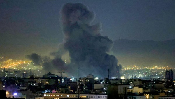 Corner Item Image - Frappes en Iran : “Changer un régime aussi solidement imbriqué reste très complexe”