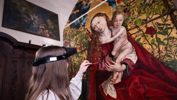 Corner Item Image - À Colmar, “La Vierge au buisson de roses” retrouve son éclat avant le Louvre