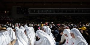 [REPORTAGE] Au stade Louis-II, Monaco célèbre son Pape dans une communion inédite