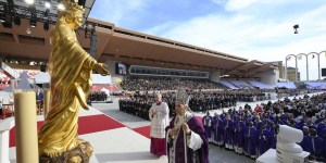 Les discrets messages de Léon XIV égrainés à Monaco