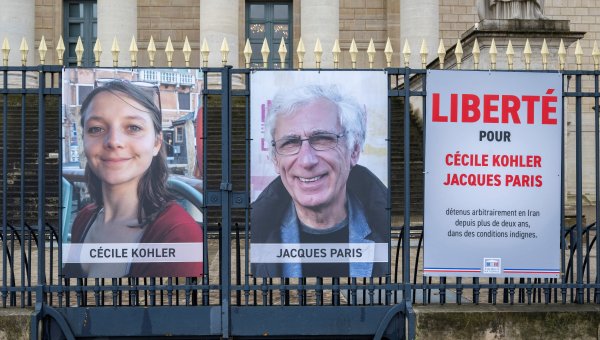 Corner Item Image - Cécile Kohler et Jacques Paris en route vers la France après plus de trois ans de détention en Iran