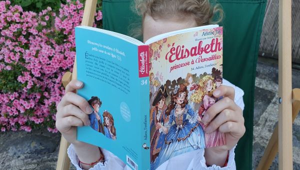 Corner Item Image - “Élisabeth, princesse à Versailles”, Annie Jay tire sa révérence