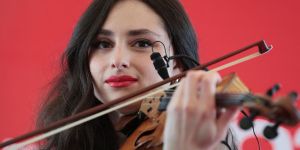 Esther Abrami : “Quand je joue du violon, je vis un moment presque sacré”