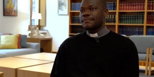 Père Hugues, prêtre haïtien : “Il pouvait se passer des mois sans que l’Eucharistie ne soit célébrée”