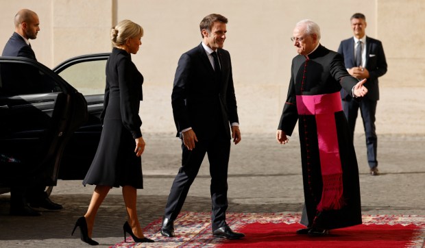 Corner Hero Image - Au Vatican, Emmanuel Macron inaugure sa relation avec Léon XIV
