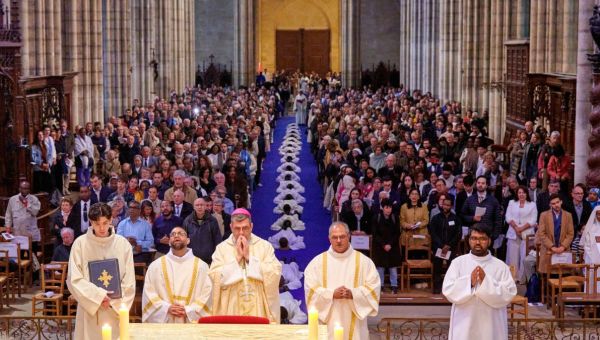 Saint-Denis-Ordination-de-18-diacres-et-pretre