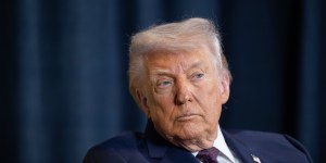 Après ses critiques du Pape, Donald Trump prend part à une lecture biblique