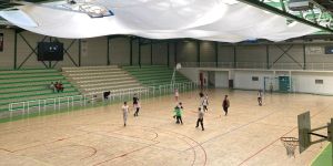 Le Palais des Sports de Bondy troque les sifflets pour les chants de la Vigile pascale