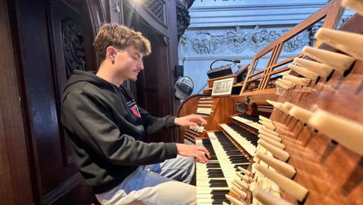 Au printemps 2025, Tao prend une décision radicale : il arrête son école de commerce pour se consacrer entièrement à la préparation du concours d'entrée au Conservatoire royal de Bruxelles.