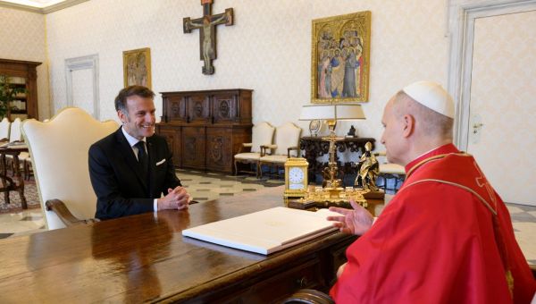 accueil-bureau-leon-xiv-macron-bureau