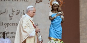 Six gestes inattendus du pape Léon XIV lors de son voyage en Afrique