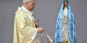 Regina Caeli : depuis l’Angola, le Pape demande de “faire taire les armes”