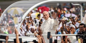 À Douala, Léon XIV évoque les “trésors” du Cameroun