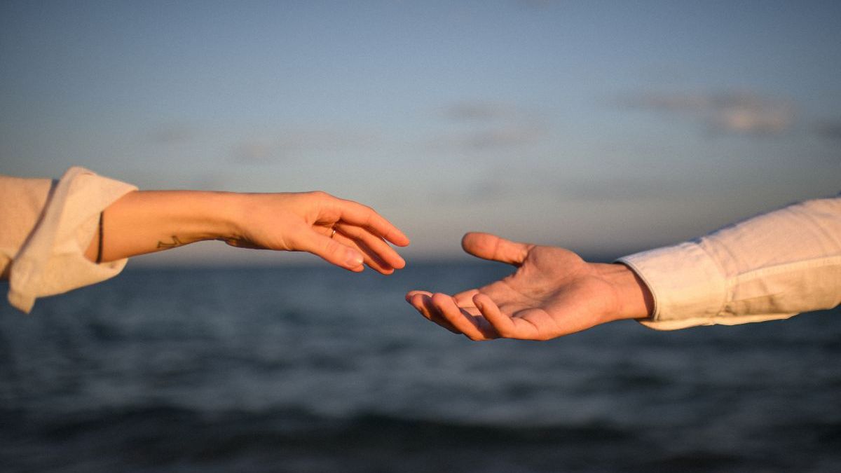 couple-hands