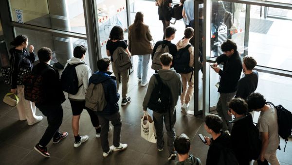 Corner Item Image - “Je n’ai rien vu venir” : les enseignants démunis face à la souffrance des jeunes