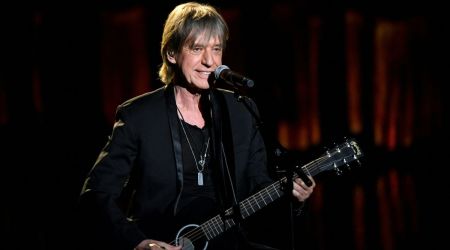 “Le jour se lève encore” : Jean-Louis Aubert chante pour sauver l’église de son enfance