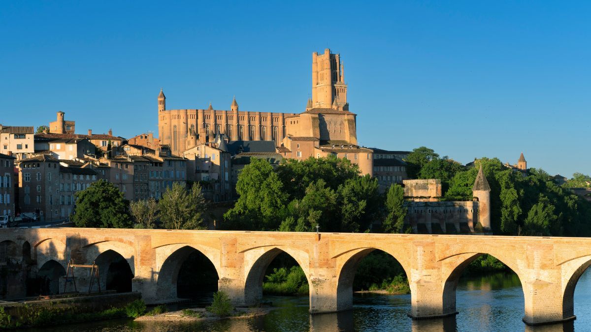 cathedrale-albi-tarn-shutterstock