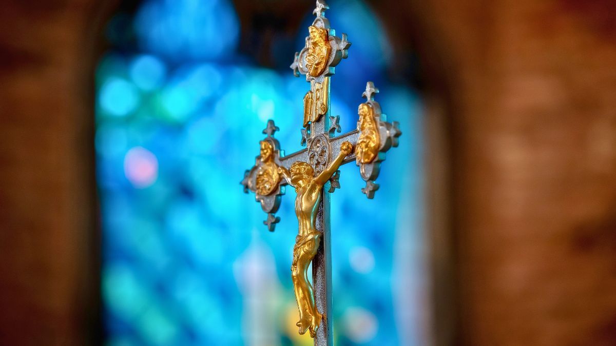 croix-eglise-shutterstock
