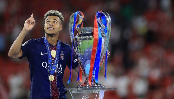 Corner Item Image - La première personne que remercie Désiré Doué après la victoire du PSG