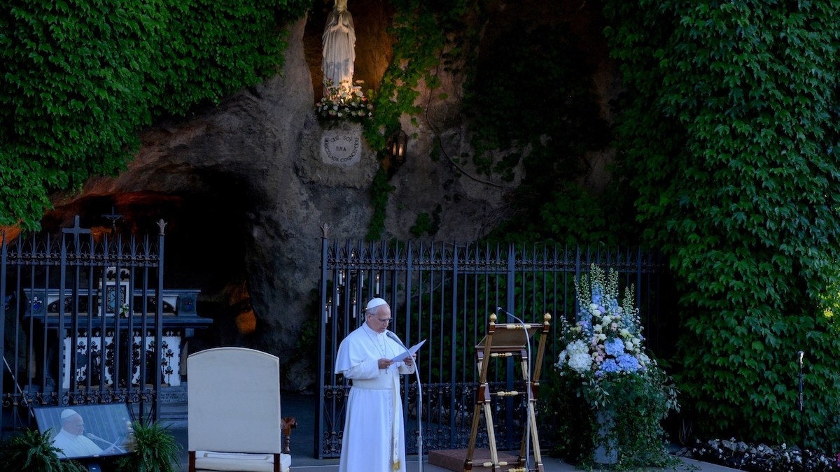 leo-lourdes-vatican-gardens