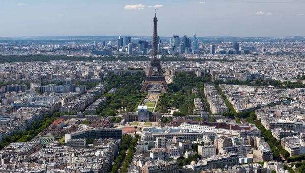 CHAMPS-DE-MARS-PARIS