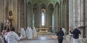 Après 25 ans au Mont-Saint-Michel, les frères partent mais la prière demeure