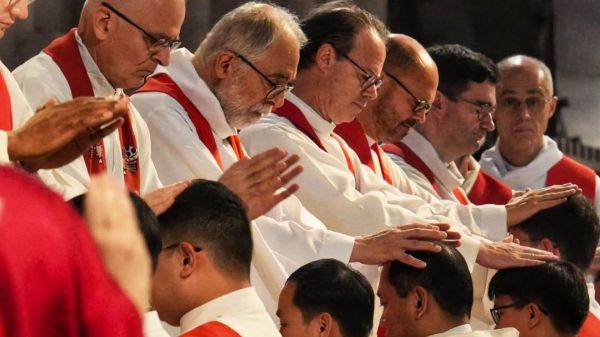 Ce samedi, 9 prêtres étaient ordonnés à la Cathédrale Notre-Dame de Paris.