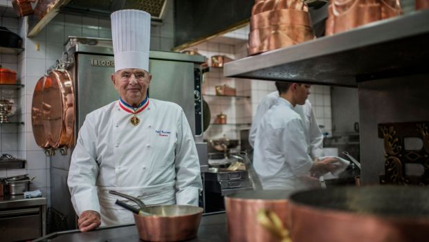 Gautier Battistella publie chez Grasset, "Bocuse", une biographie romancée du chef mythique.