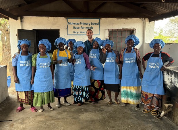Afin de découvrir son programme d’alimentation scolaire, Ferdinand Habsbourg s’est rendu au Malawi, avant le début de la saison 2026.
