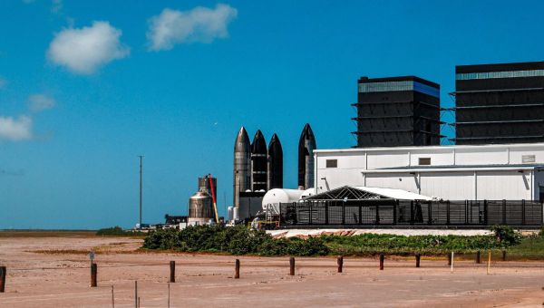 STARBASE-ELON-MUSK-TEXAS-SPACE-X-SHUTTERSTOCK