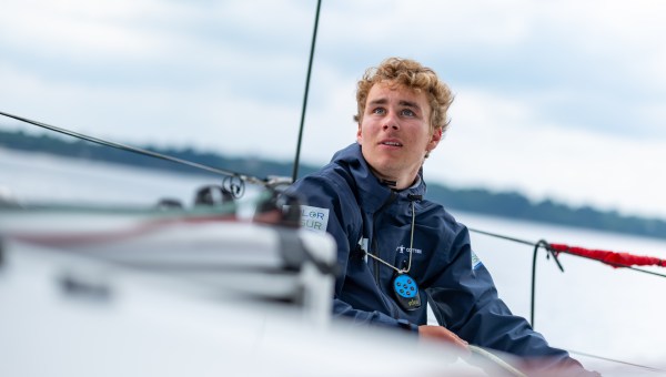 Tom Goron vient d’achever, le 4 juin 2026, sa troisième Solitaire du Figaro Paprec. Seul sur son Figaro Beneteau 3 pendant 11 jours, 10 heures et 19 minutes.