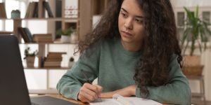 Réviser le bac avec ChatGPT : gare à l’illusion de savoir !