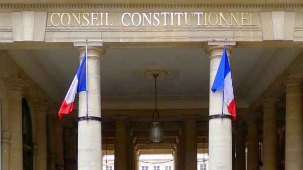 Le Conseil constitutionnel a rejeté ce 17 juin une proposition de référendum d'initiative d'initiative partagée (RIP), émanant de parlementaires de droite et d'extrême droite, qui espéraient faire reculer le gouvernement sur le droit à l'aide à mourir, en passe d'être adopté mi-juillet.