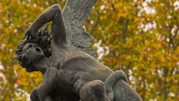 Fontaine de l'Ange déchu, sculpture de Ricardo Bellver (es), 1877.