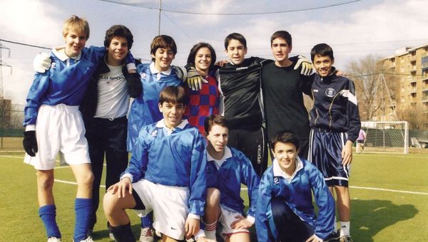San Carlo Acutis jugando fúbol
