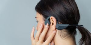 Le casque Bluetooth et le casque du salut