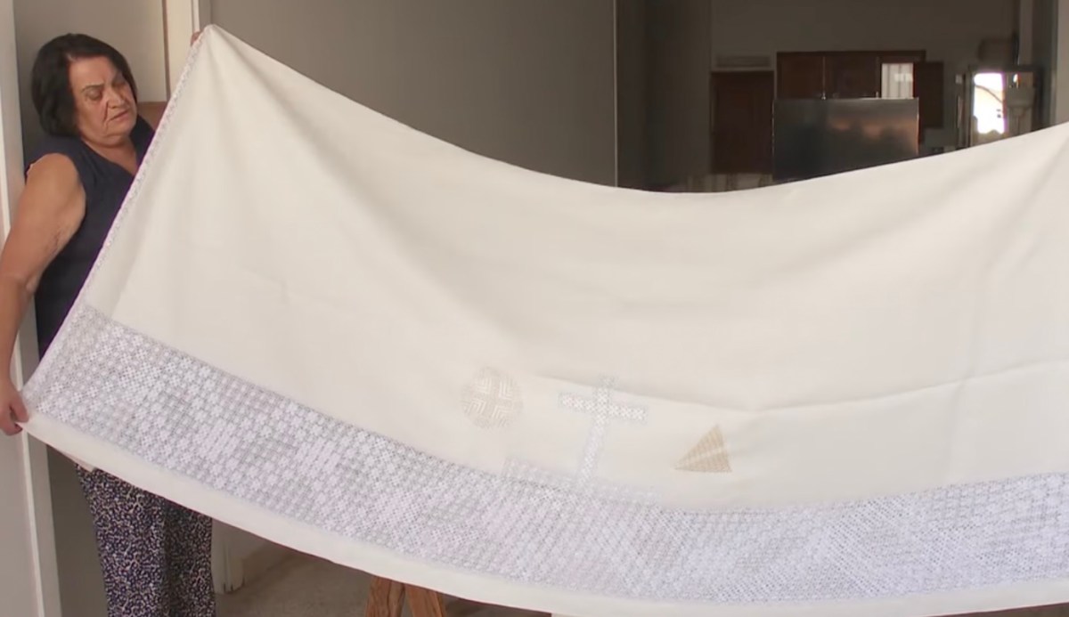 gran-canaria-lacemakers-create-special-gift-for-pope-leo-xiv