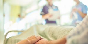 Aide à mourir, ce “pouvoir exorbitant” dont les médecins ne veulent pas