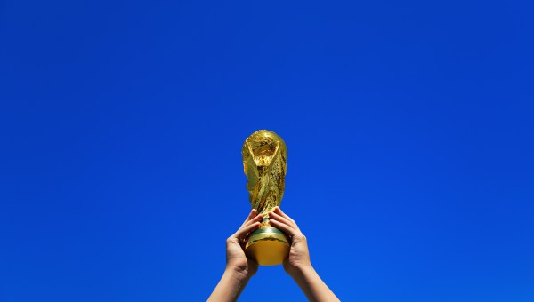 "Est-ce que tu suis la coupe du monde ?" Une question simple posée aux détours d’une conversation à la machine à café ou au PMU du coin.