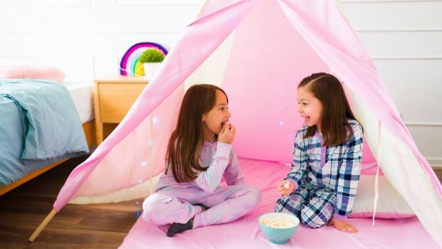 Quand laisser son enfant faire sa première soirée pyjama ?