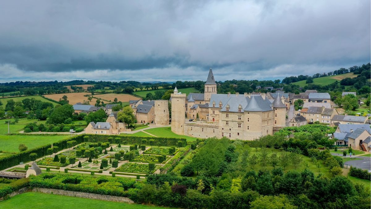 Chateau-de-Bournazel-Aveyron-SHUTTERSTOCK