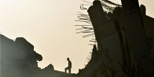 Plus de 5.000 morts après les séismes, le FMI débloque des fonds pour la reconstruction