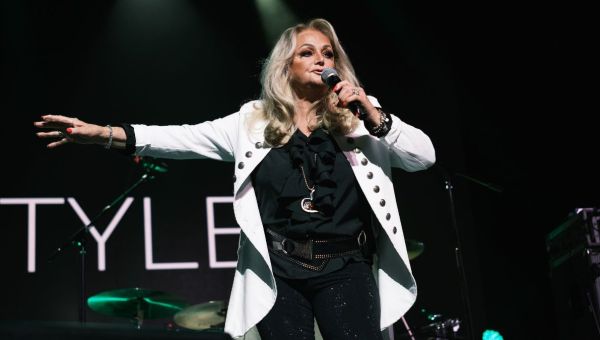 Corner Item Image - Bonnie Tyler, une voix légendaire restée fidèle à la foi de son enfance